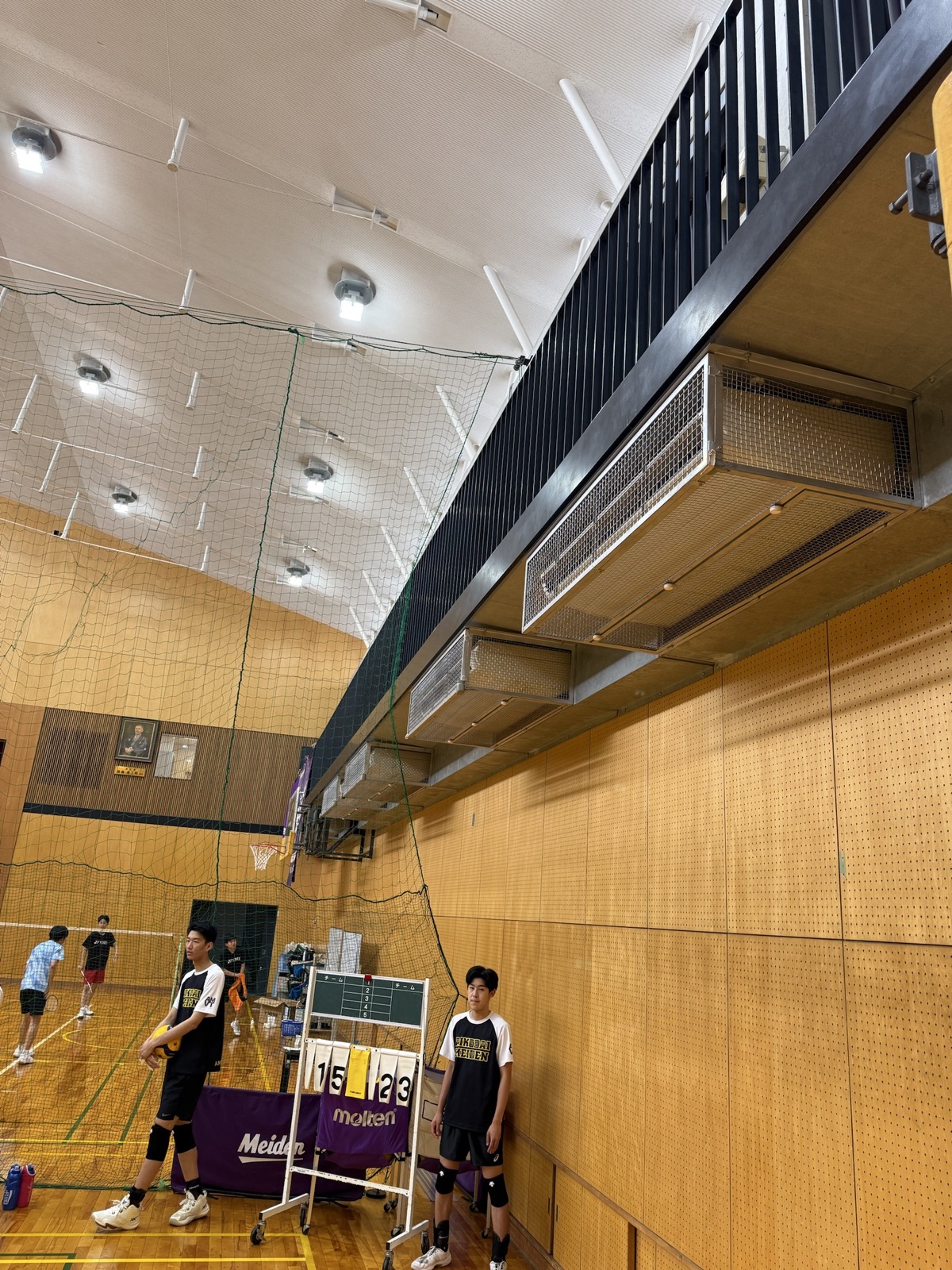冷暖房設備を備えた愛工大名電高校の体育館